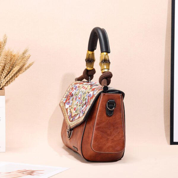 Bolso 8773# Bordado Marrón Lateral